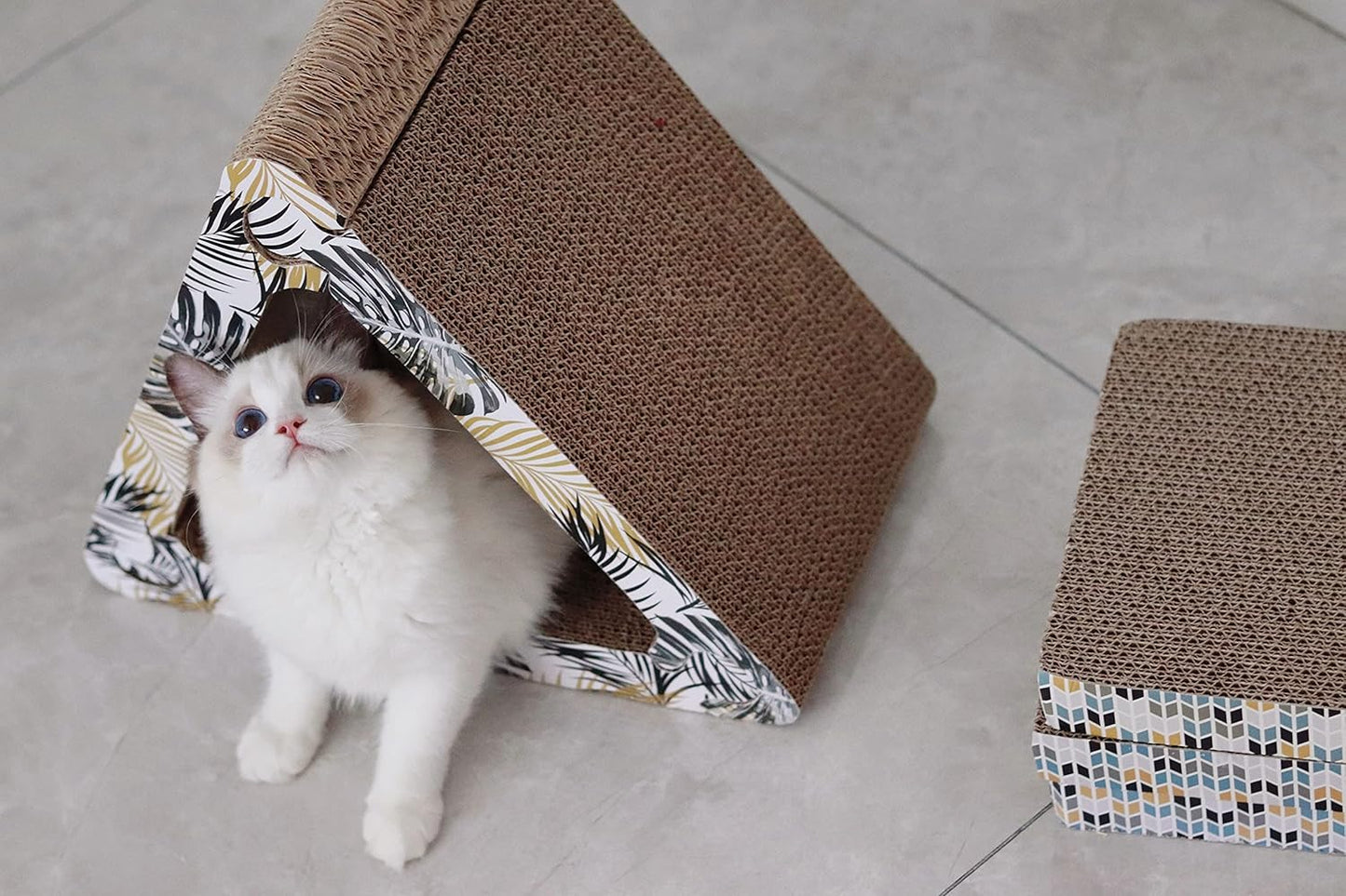 Triangle 3-Sided Vertical Scratching Pad Made of Eco Friendly Recyclable Cardboard Material (Tree)